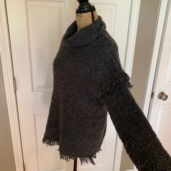 American Eagle sweater - Picture 3 of 5